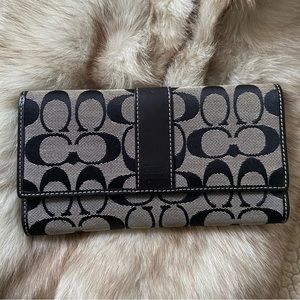 COACH Wallet ❤️ MAKE OFFER